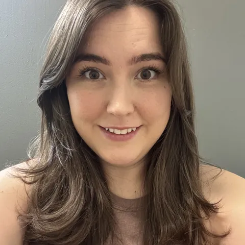 Kelsey, hair stylist at Davis White Salon in Gulf Shores